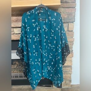 Blue floral kimono plus